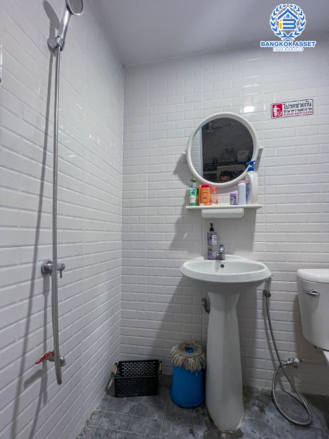 *****อาคารพาณิชย์มือสอง สวนธนวิลล่า ประชาอุทิศ หลังมุม! เนื้อที่กว้าง 16 ตร.ว. ฟังก์ชัน 4 ห้องนอน 3 ห้องน้ำ 1 ที่จอดรถ ภายในตกแต่งสวย ดูทัยสมัย พื้นที่ใช้สอยเยอะ มาพร้อมราคาสุดคุ้ม! ตั้งอยู่บนทำเลเดินทางสะดวกสบาย เชื่อมต่อถนนประชาอุทิศ ถนนราษฎร์บูรณะ ถนนเจริญกรุง ถนนพระราม3 จองด่วน!